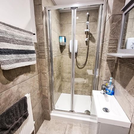Newly Refurbished Flat In Central Cheltenham With Parking 외부 사진