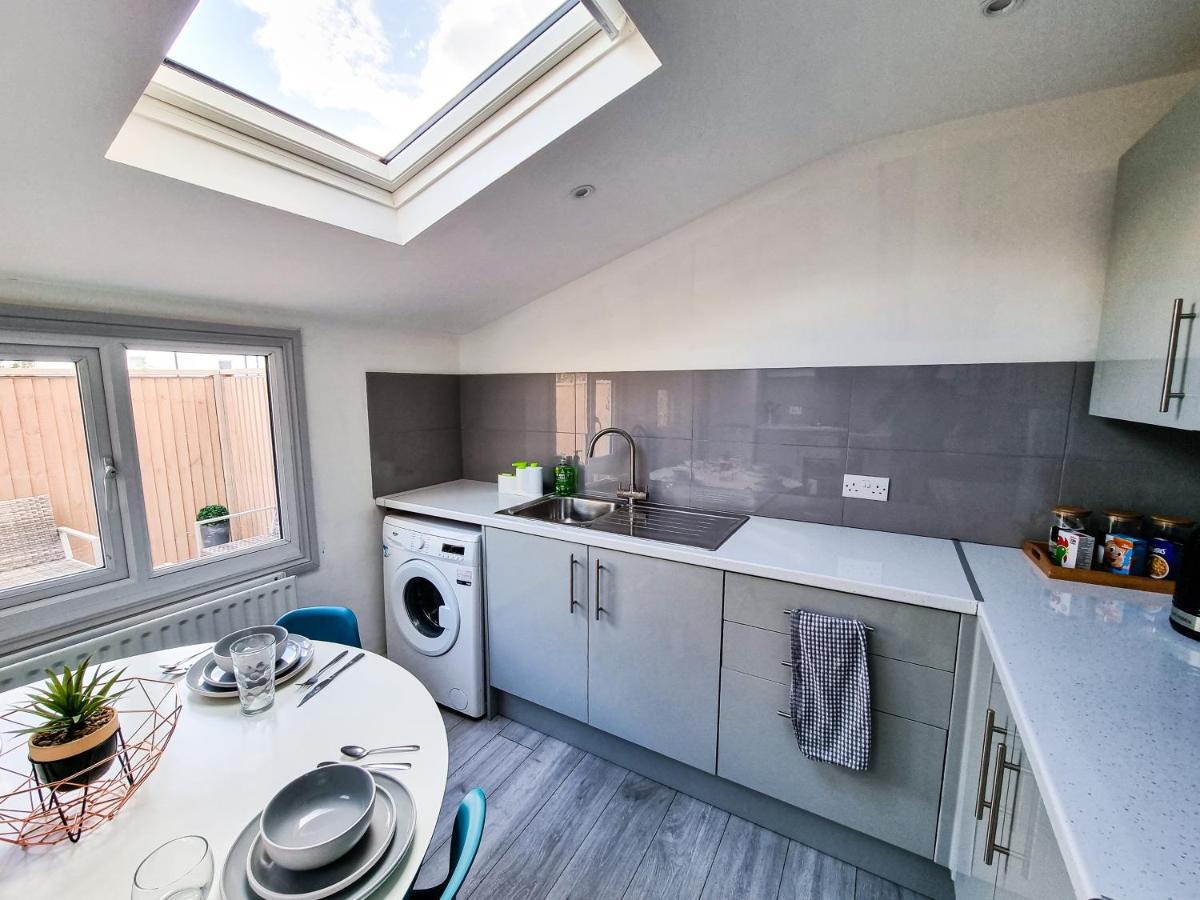 Newly Refurbished Flat In Central Cheltenham With Parking 외부 사진