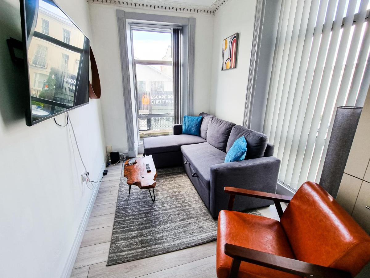 Newly Refurbished Flat In Central Cheltenham With Parking 외부 사진