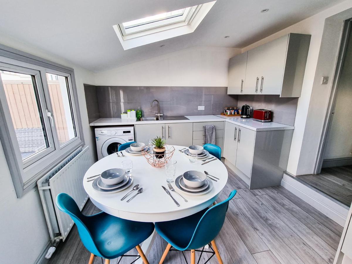 Newly Refurbished Flat In Central Cheltenham With Parking 외부 사진